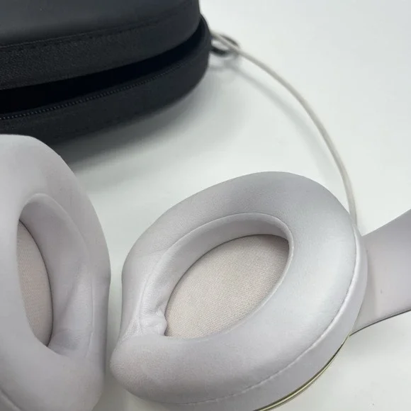 Gold Beats by Dre Studio 2.0 Over-Ear Wired Headphones B0500 W/ Case Tested - Picture 7 of 11